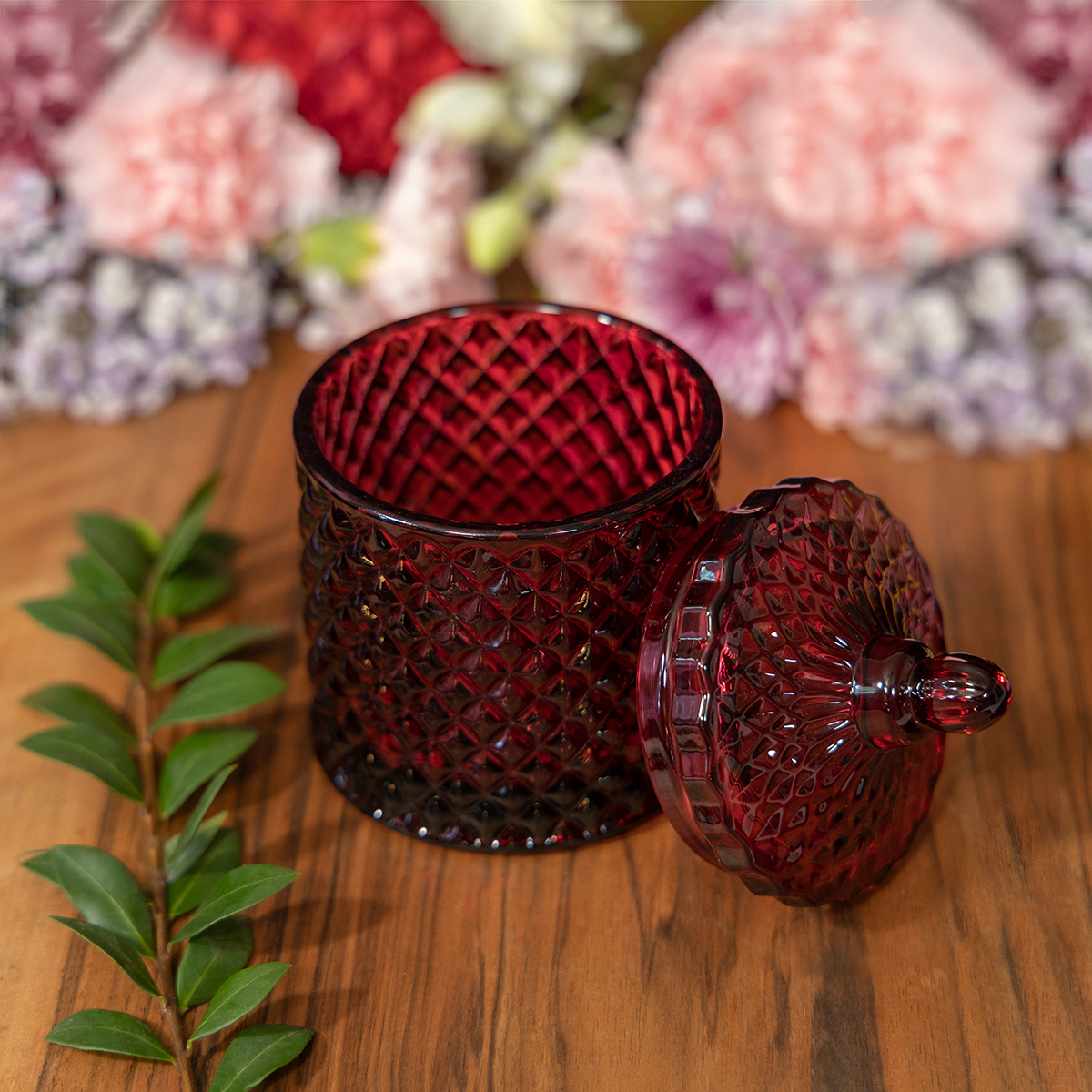 ruby glossy candle jar with a lid